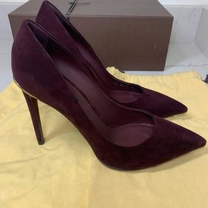 Louis Vuitton suede Eyeline pumps